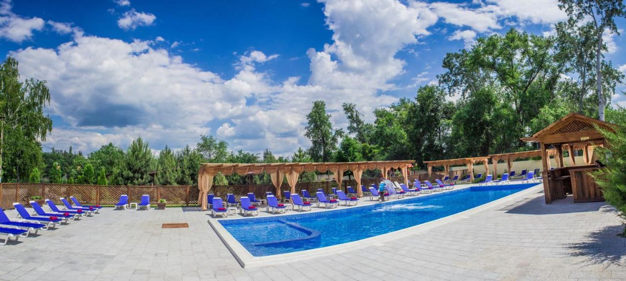 Relax Hotel - Restaurant Complex Novomoskovsk Eksteriør billede